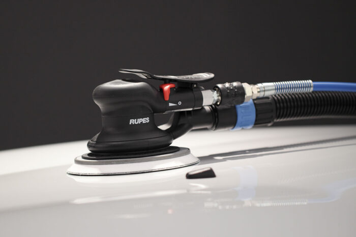 SkorpioIII_Random-orbital-palm-pneumatic-sander_application1