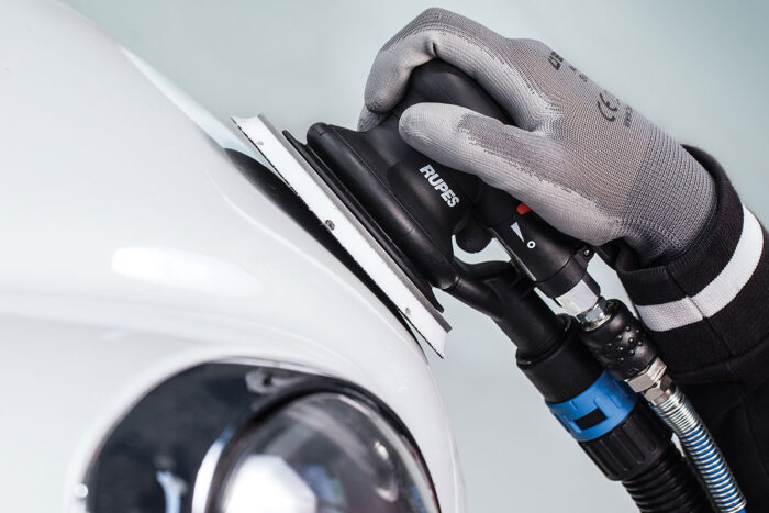 SkorpioIII_Random-orbital-palm-pneumatic-sander_application2